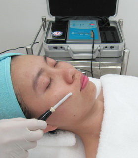 Skin refreshing, lightening & moisturizing by Vitamin C, E, & Y-PGA Iontophoresis