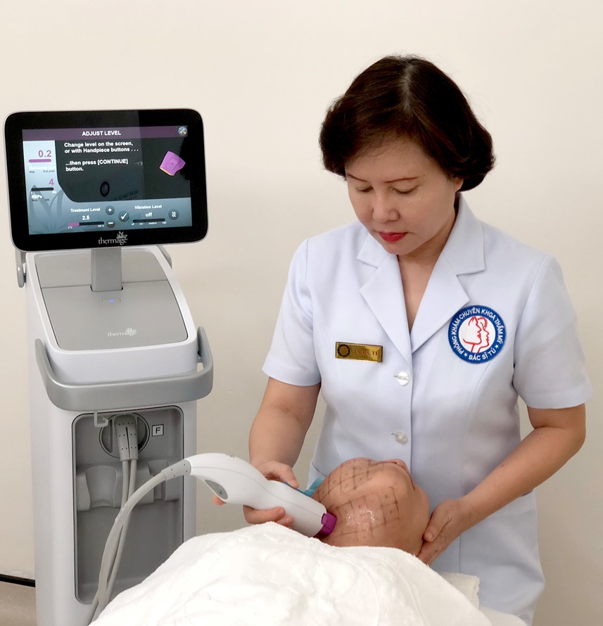 Face-lift, skin tightening by THERMAGE FLX