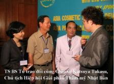 PhD-Dr.Tu discuss with Prof. KatsuyaTakasu– President of Japan Society of Aesthetic Surgery